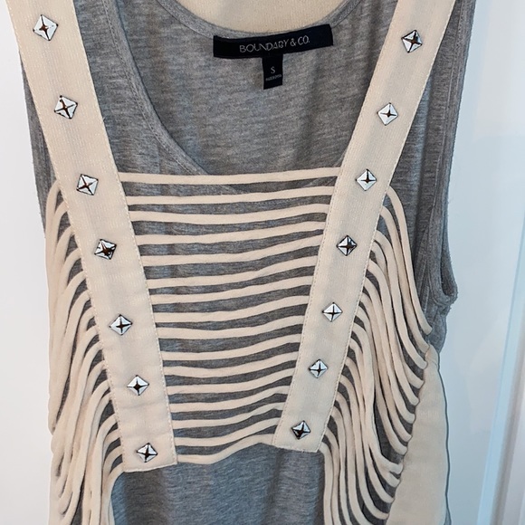 Pretty top size small - Picture 3 of 7